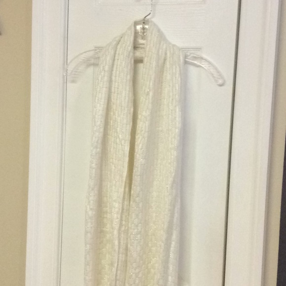 Accessories - 2/$11 Pretty scarf
